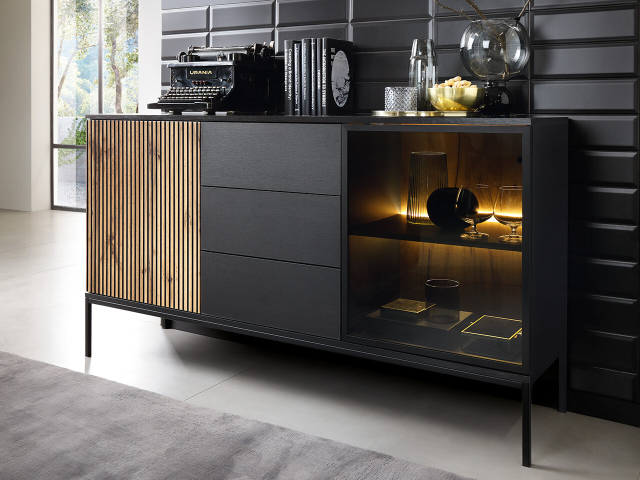 Kommode Soferi 108 (Sort + Wotan eg)