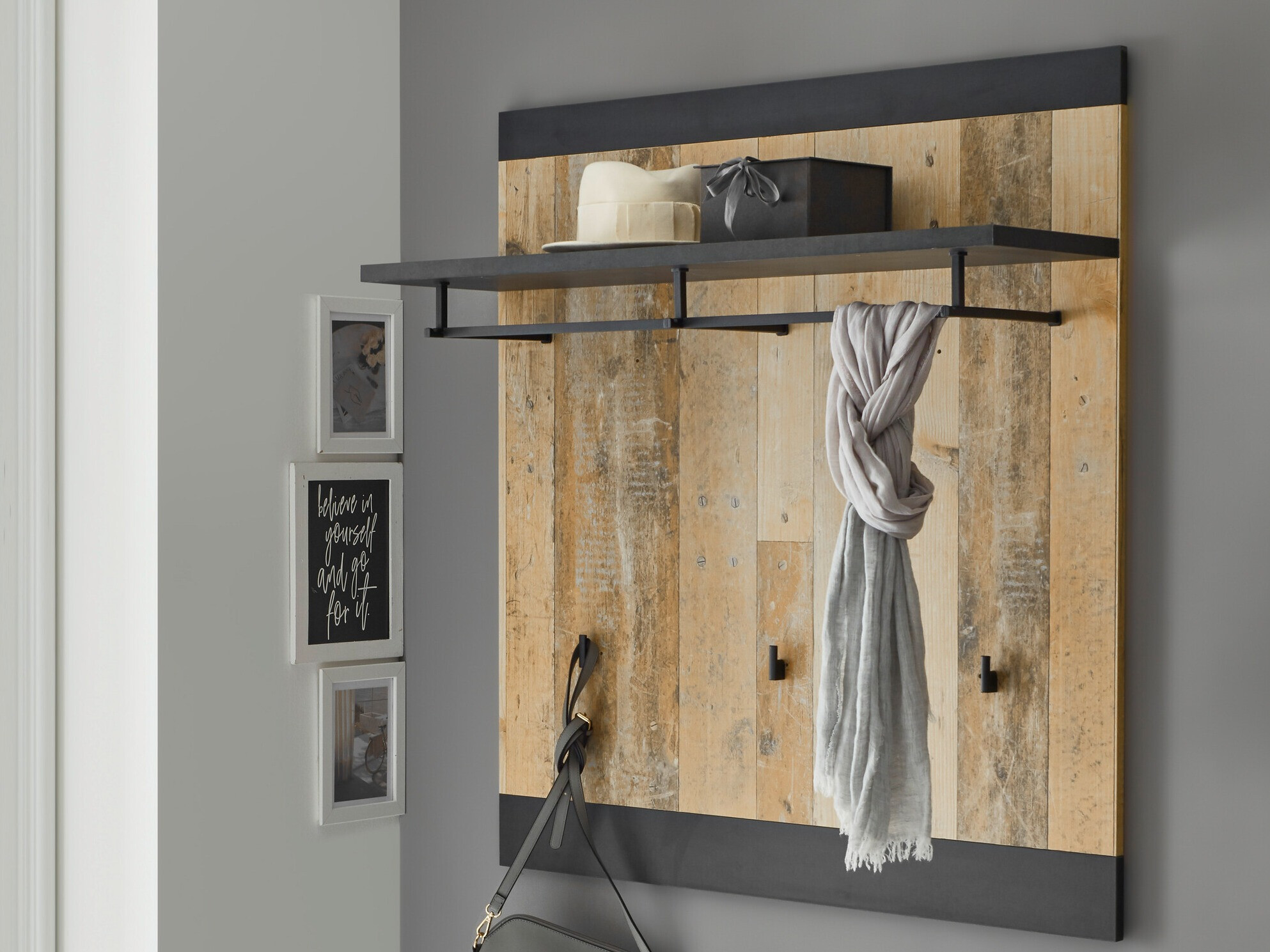 Knagerække Cirtale 126 (Antracit + Modnet træ)