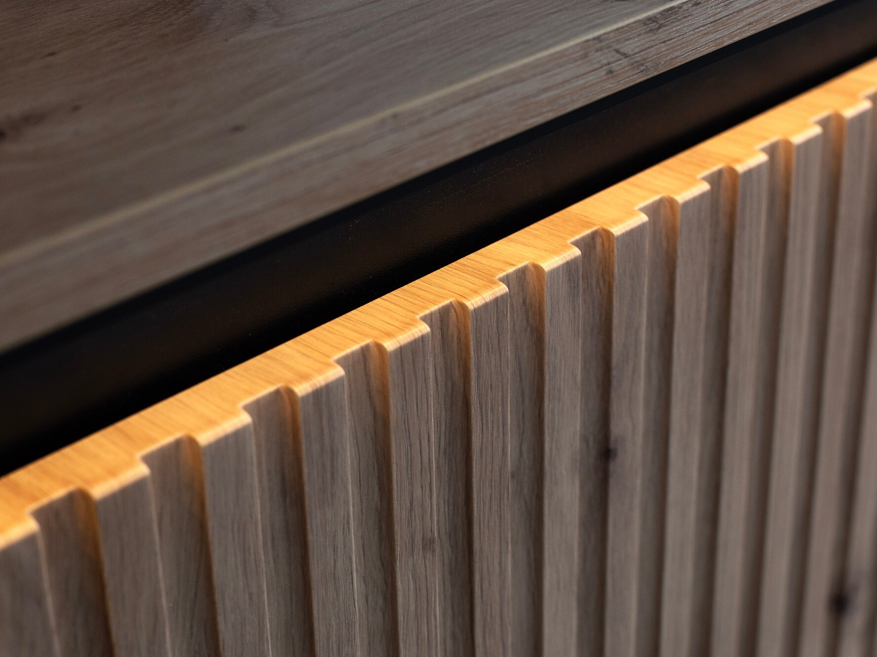 Kommode Fernolu 100 (Artisan eg + Sort)