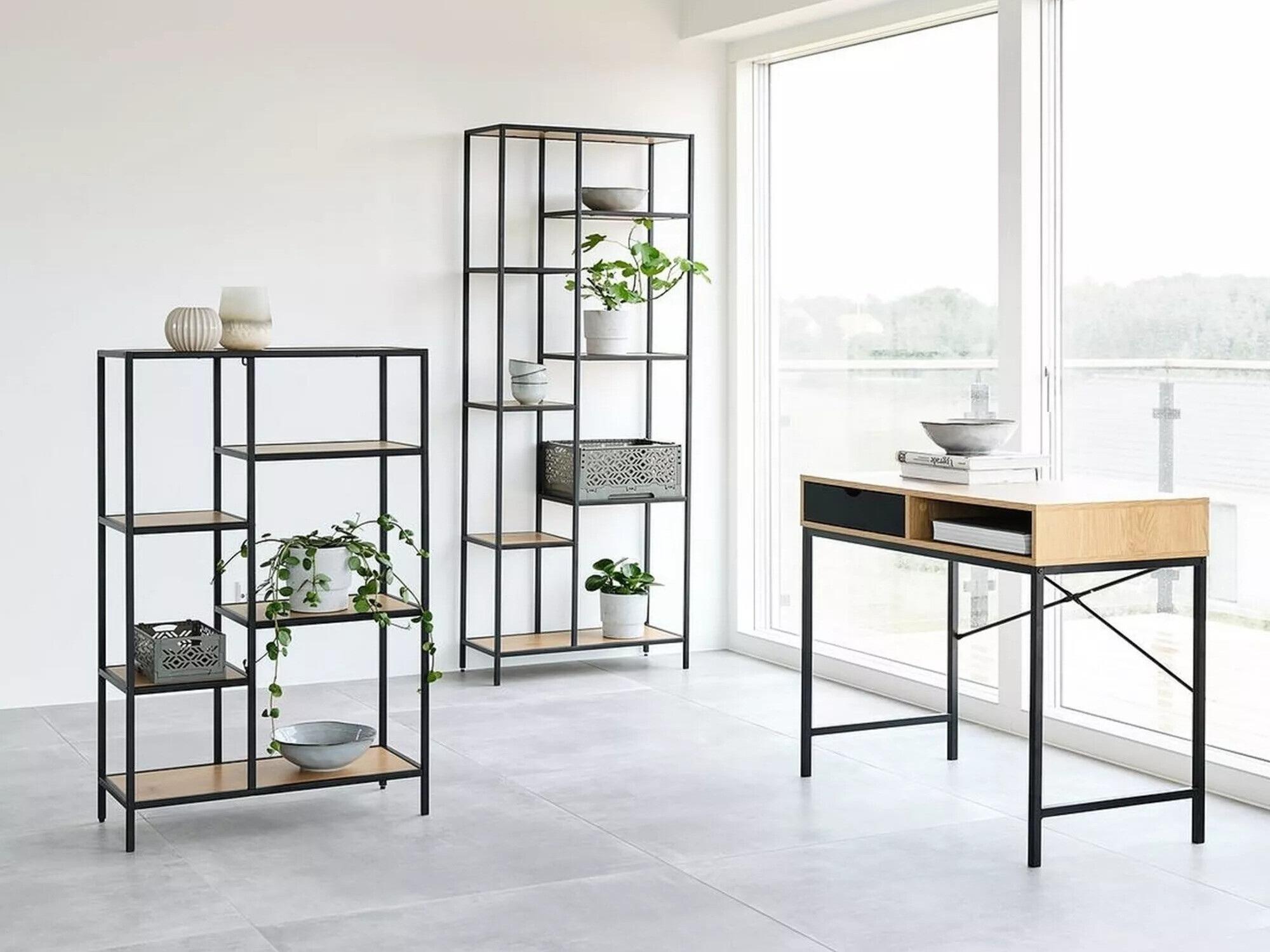 Reol Detroit 165 (Sort + Egetræ)