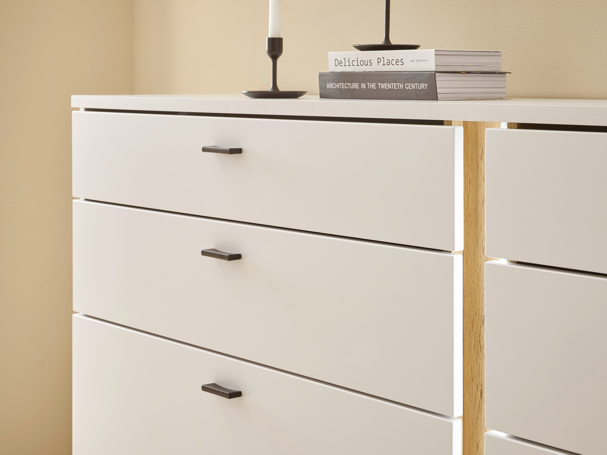 Kommode Avimavi 107 (Hvid + Wotan eg)