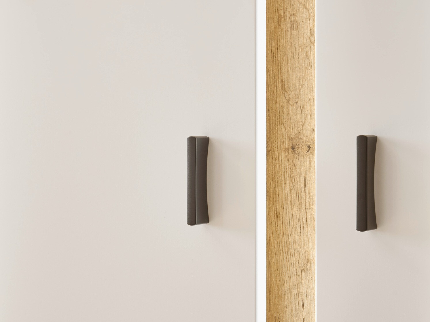 Skænk Avimavi 102 (Hvid + Wotan eg)