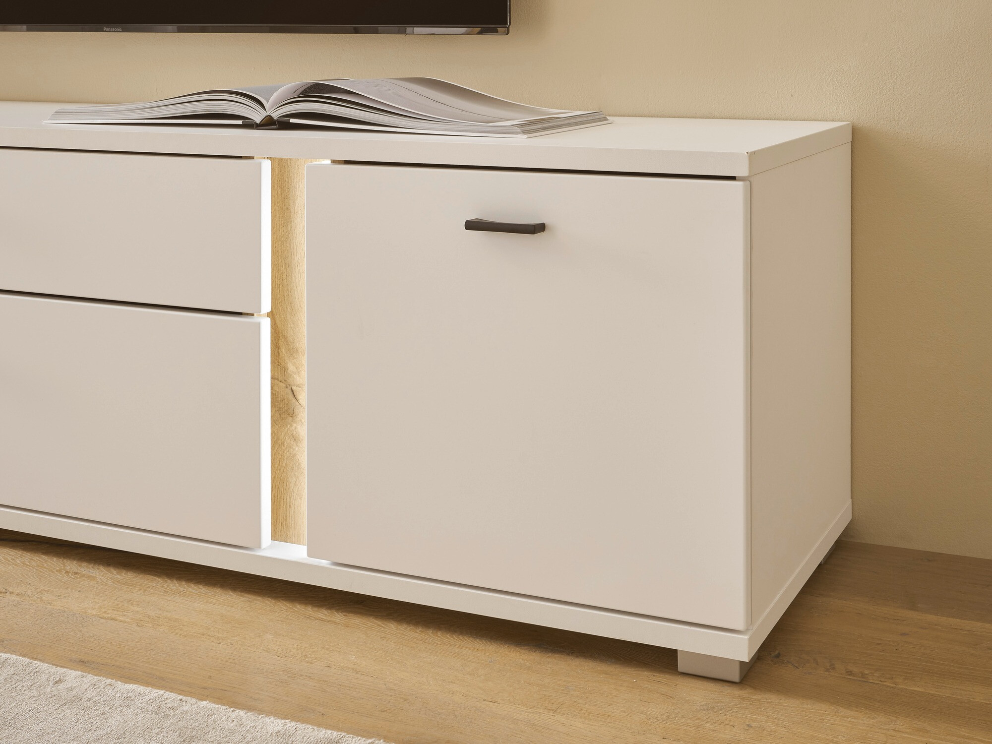 TV-bord Avimavi 105 (Hvid + Wotan eg)